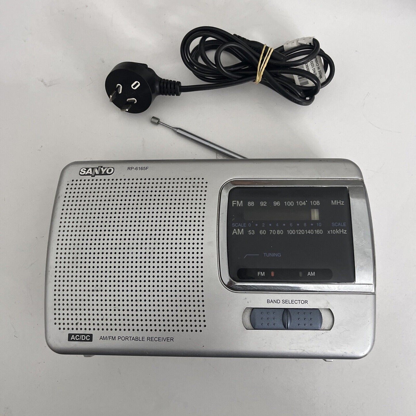 Sanyo RP-6165F AM/FM Portable Receiver Radio *No Battery Cover*