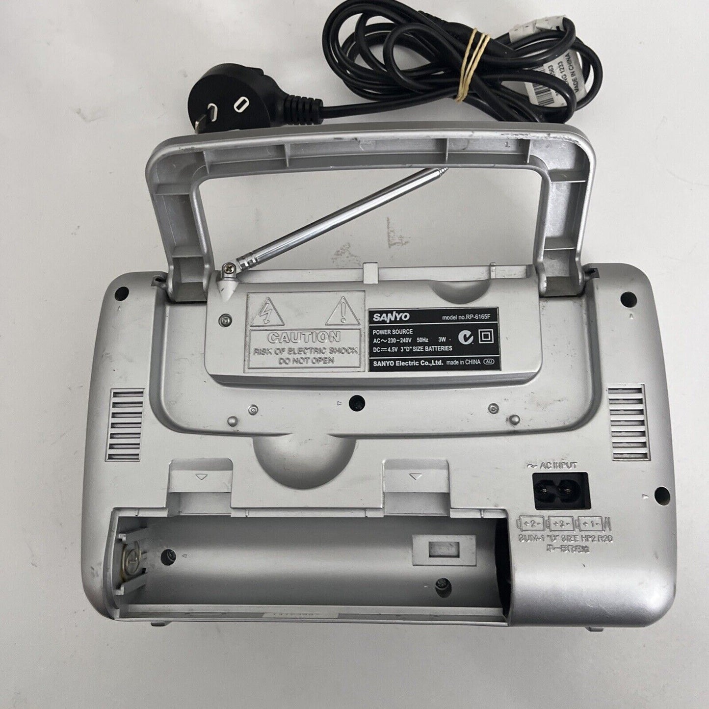 Sanyo RP-6165F AM/FM Portable Receiver Radio *No Battery Cover*