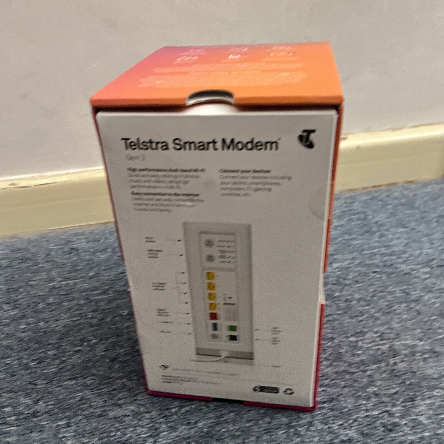 Telstra LH1000 600 Mbps 4-Port Wi-Fi Hotspot Modem