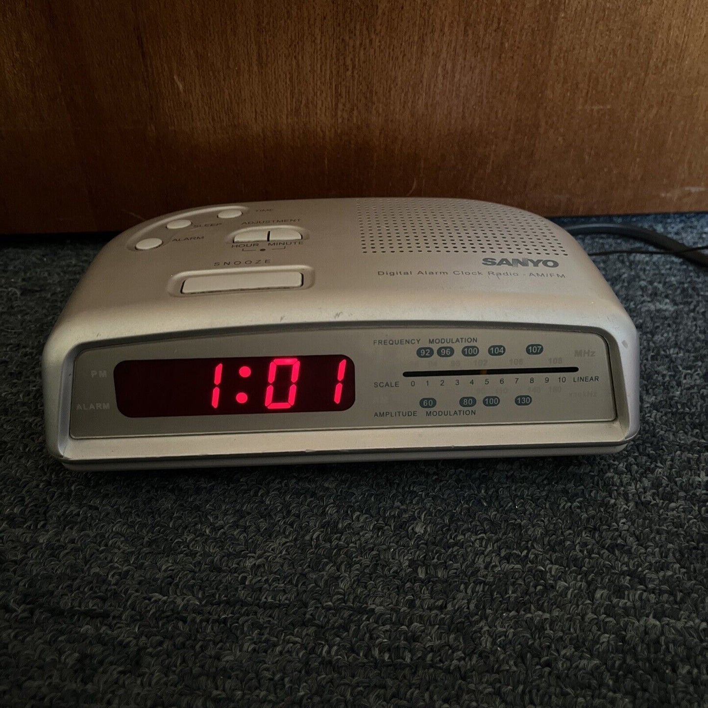 Sanyo Digital Alarm Clock AM FM Radio RM6015S