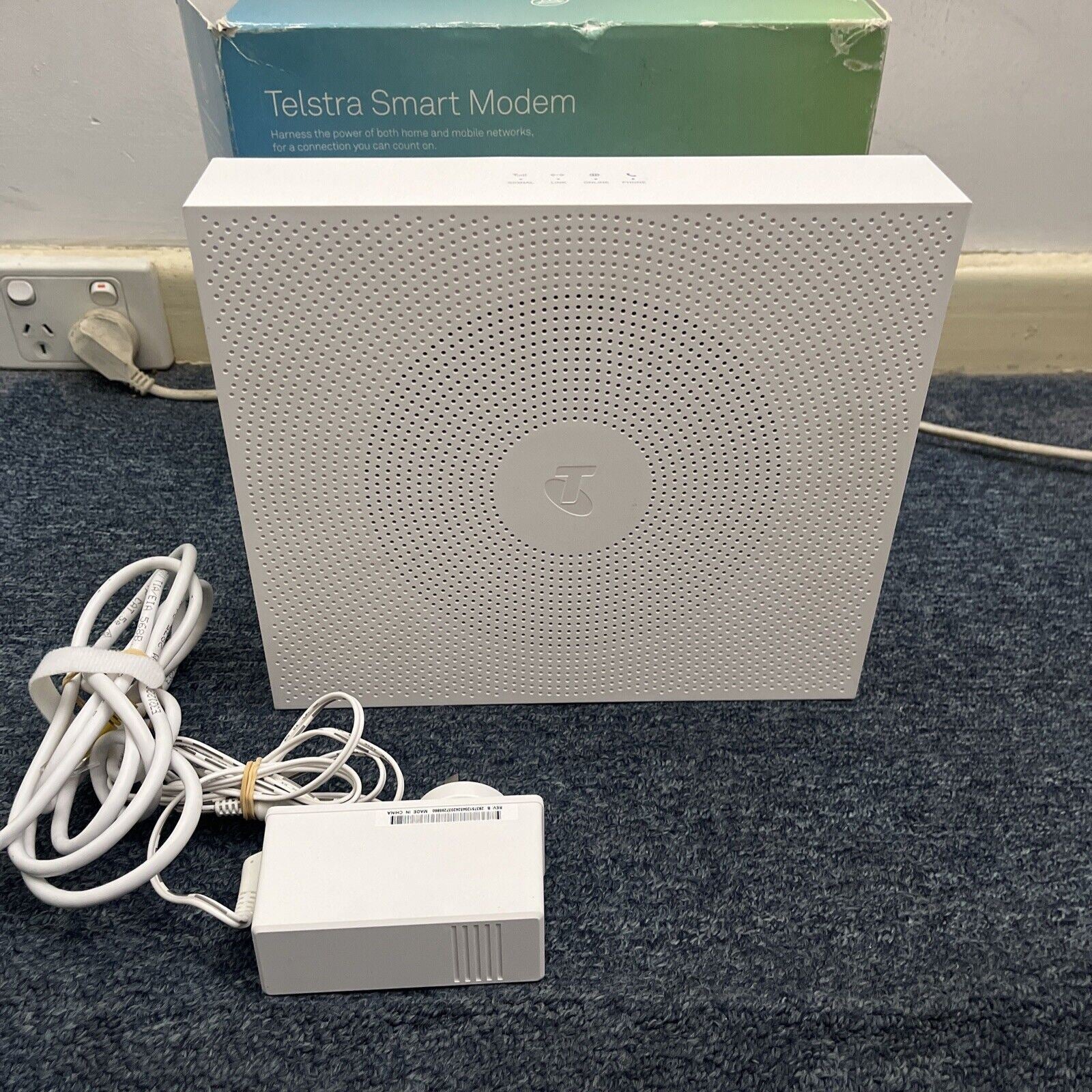 Telstra Smart Modem DJA0230 Wireless Router NBN – Retro Unit