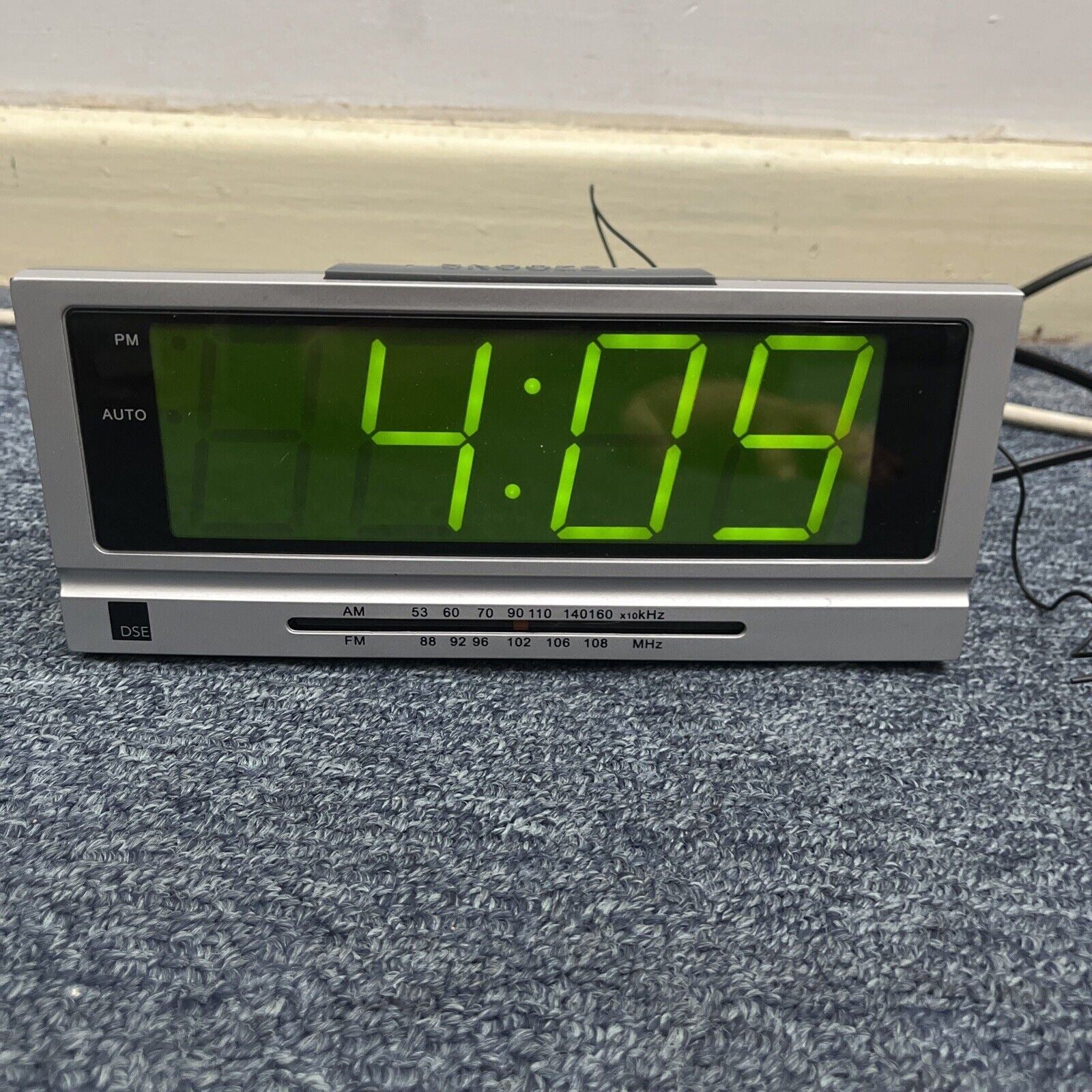 Dick Smith Big LED Alarm Clock AM FM Radio A4385 – Retro Unit