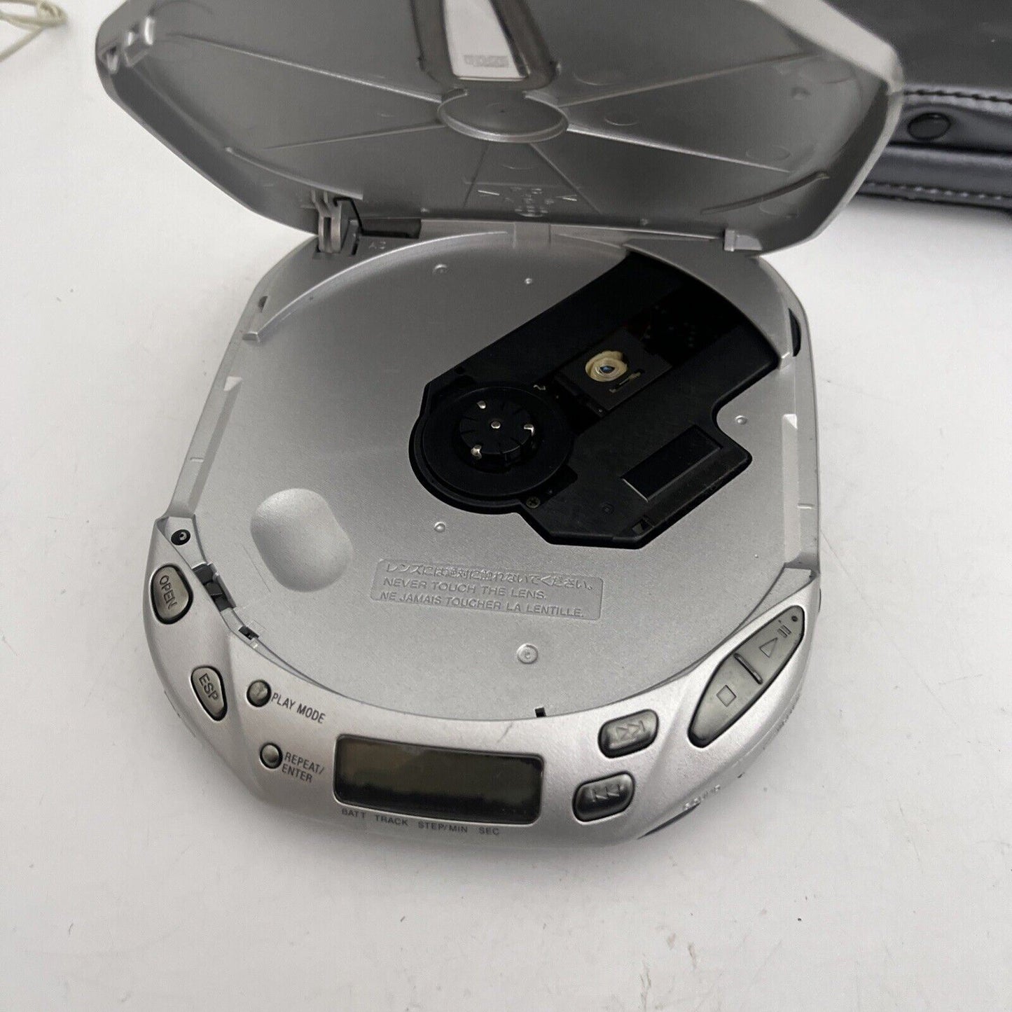Sony Discman D-E446CK Portable CD Player Carrying Case *for parts or repair*