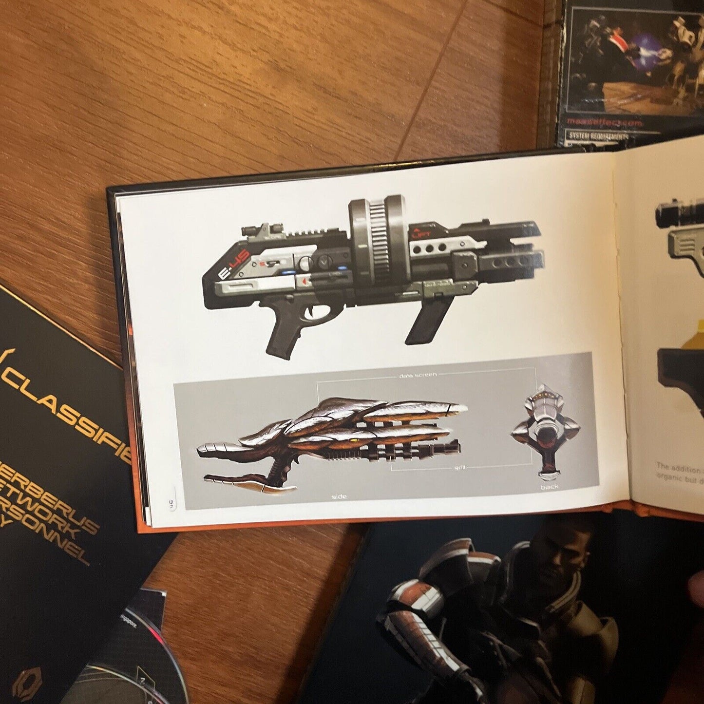 Mass Effect 2 - Collector's Edition Steelbook PC DVD-ROM Manual & Book