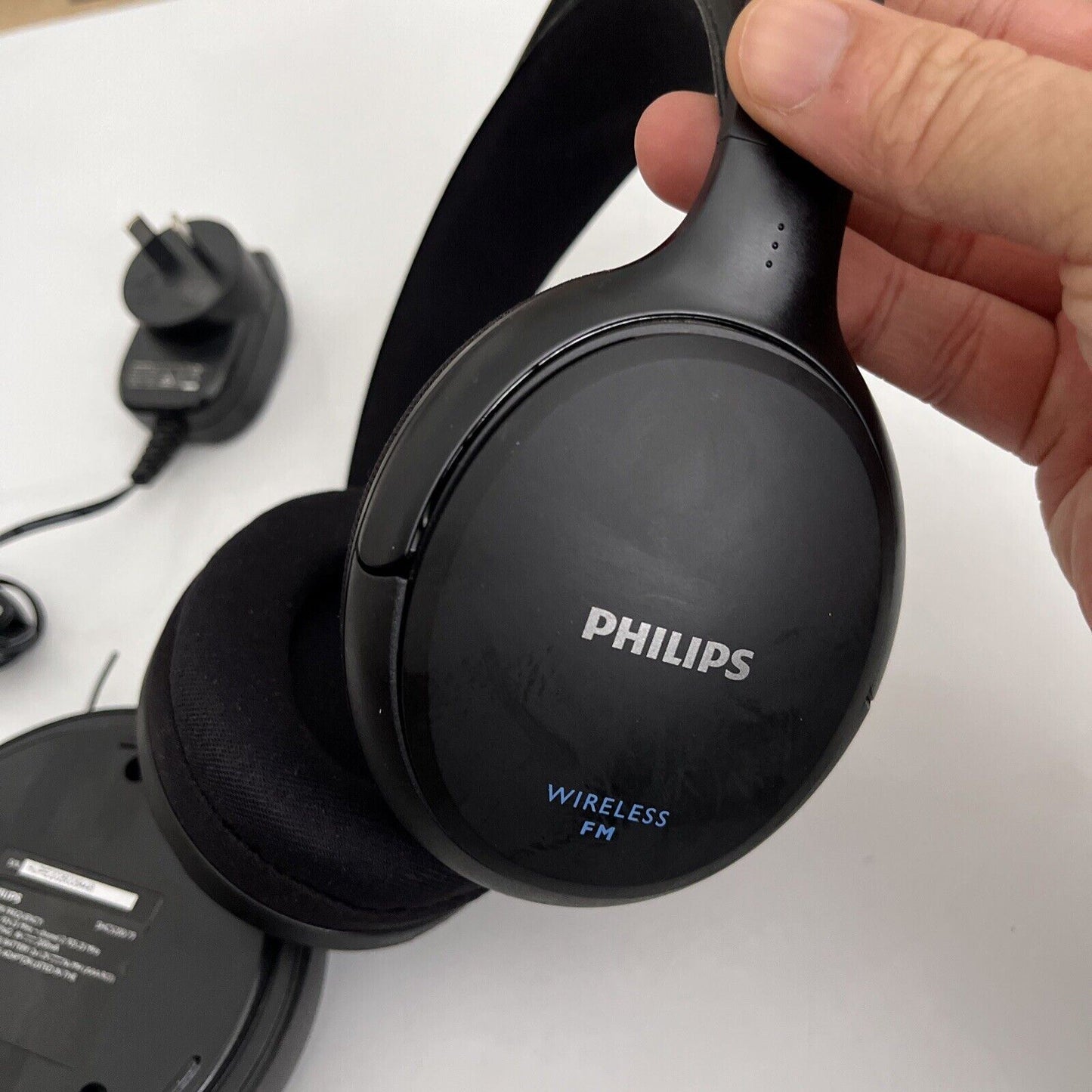 Philips SHC5200 FM Wireless Headphones Rechargeable Battery for TV/Radio/MP3/DVD