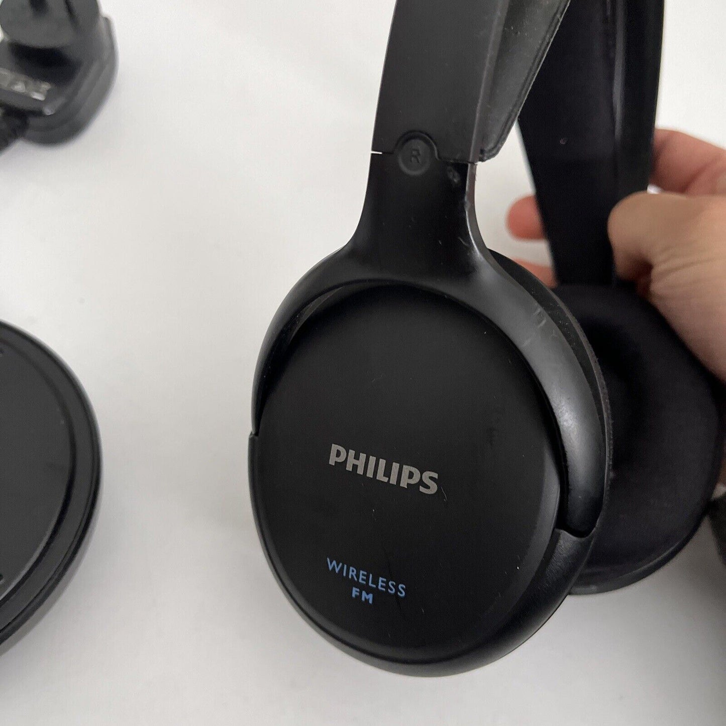 Philips SHC5200 FM Wireless Headphones Rechargeable Battery for TV/Radio/MP3/DVD