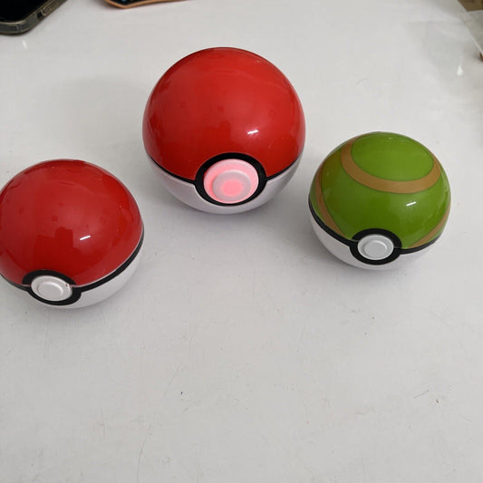 Pokemon Trainer Guess Goliath NL-8051 2017 & 2 Pokemon Ball