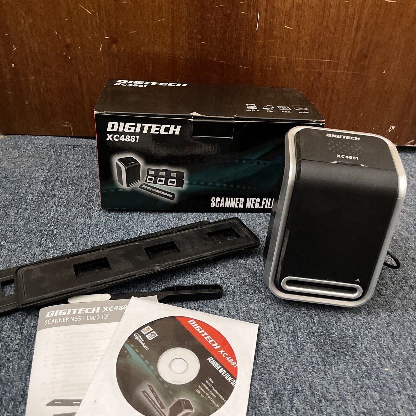 Digitech XC4881 USB Computer Slide & Film Negative Scanner Silver & Black