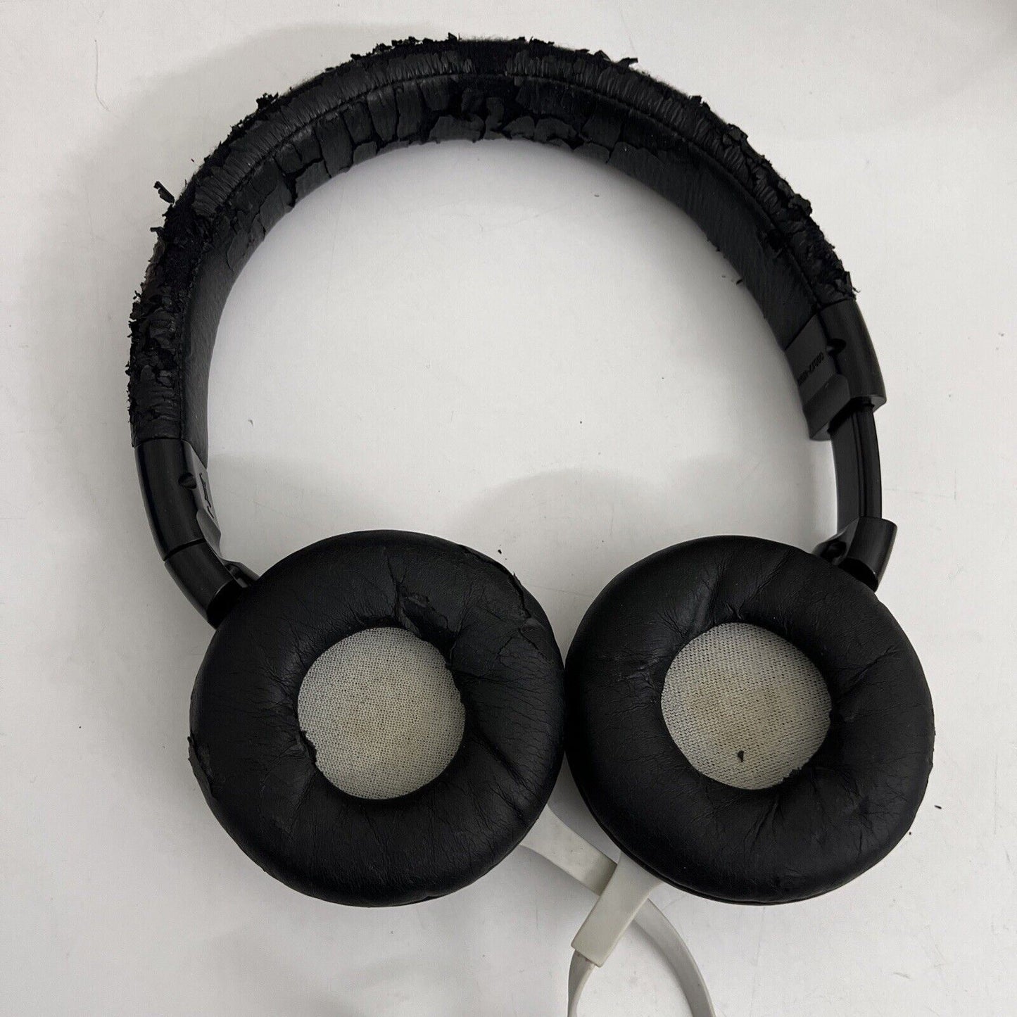 Sony MDR-ZX600 Headphones *Headband is worn*