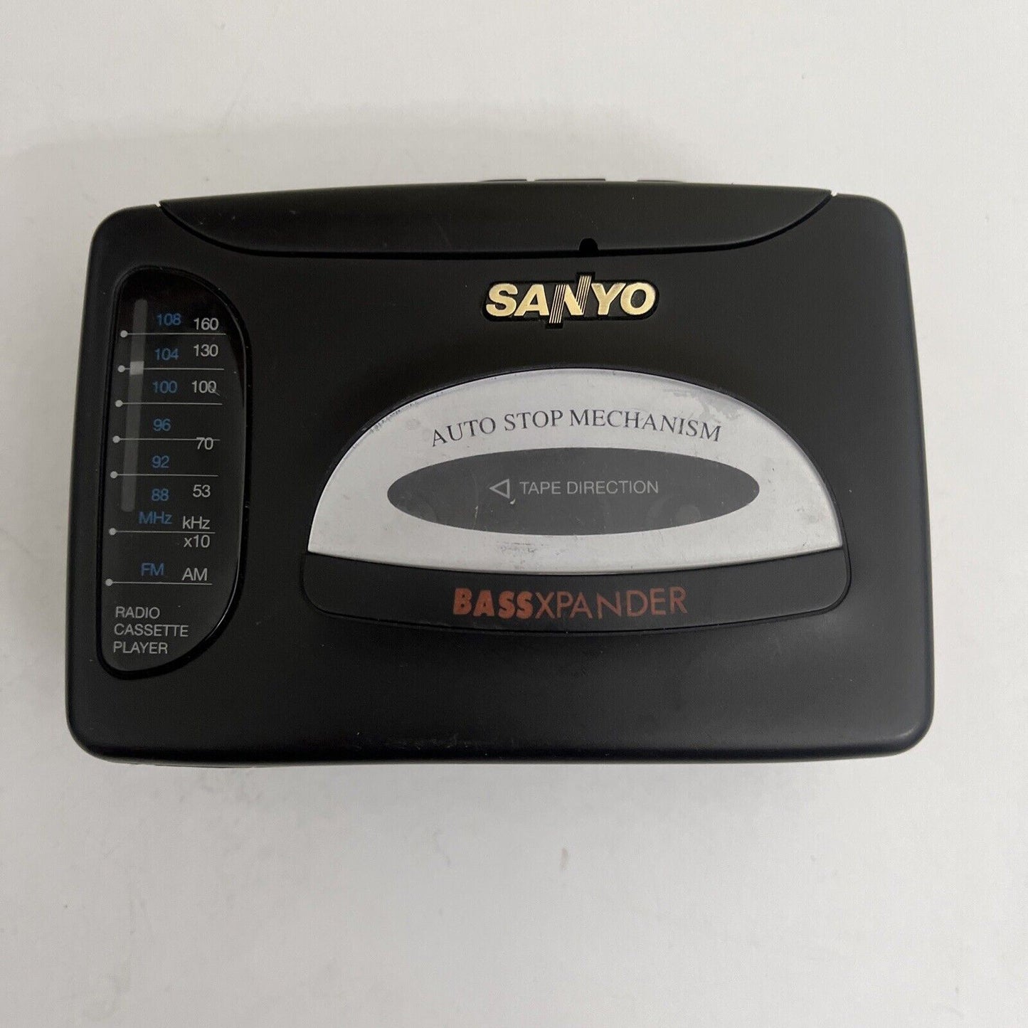 Sanyo Portable Cassette AM/FM Radio Bassxpander VIP-30 *missing battery lid*