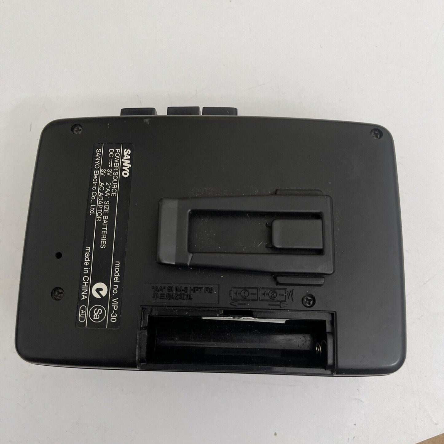 Sanyo Portable Cassette AM/FM Radio Bassxpander VIP-30 *missing battery lid*