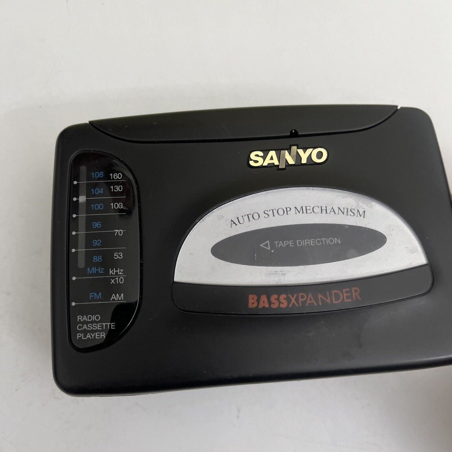 Sanyo Portable Cassette AM/FM Radio Bassxpander VIP-30 *missing battery lid*