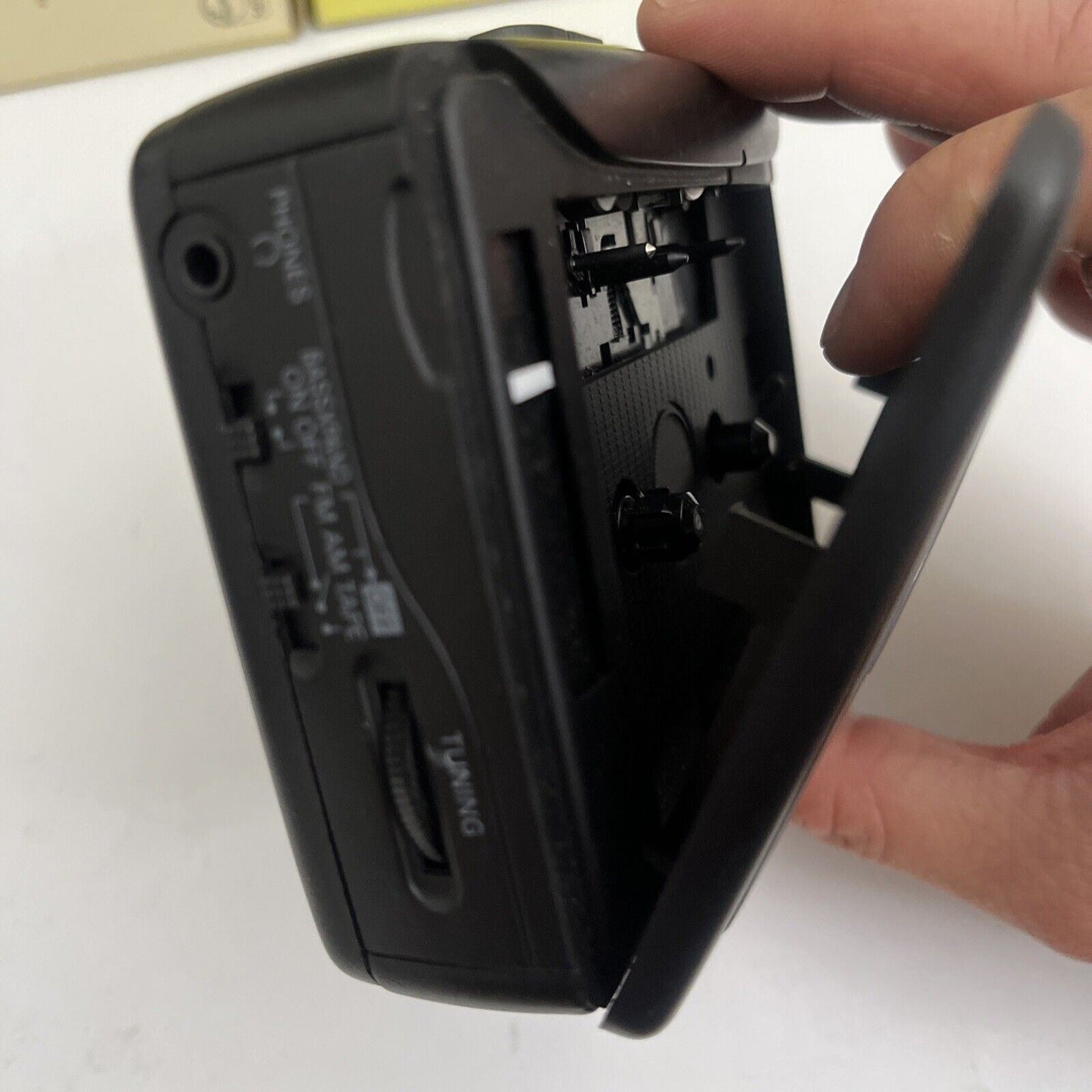 Sanyo Portable Cassette AM/FM Radio Bassxpander VIP-30 *missing battery lid*