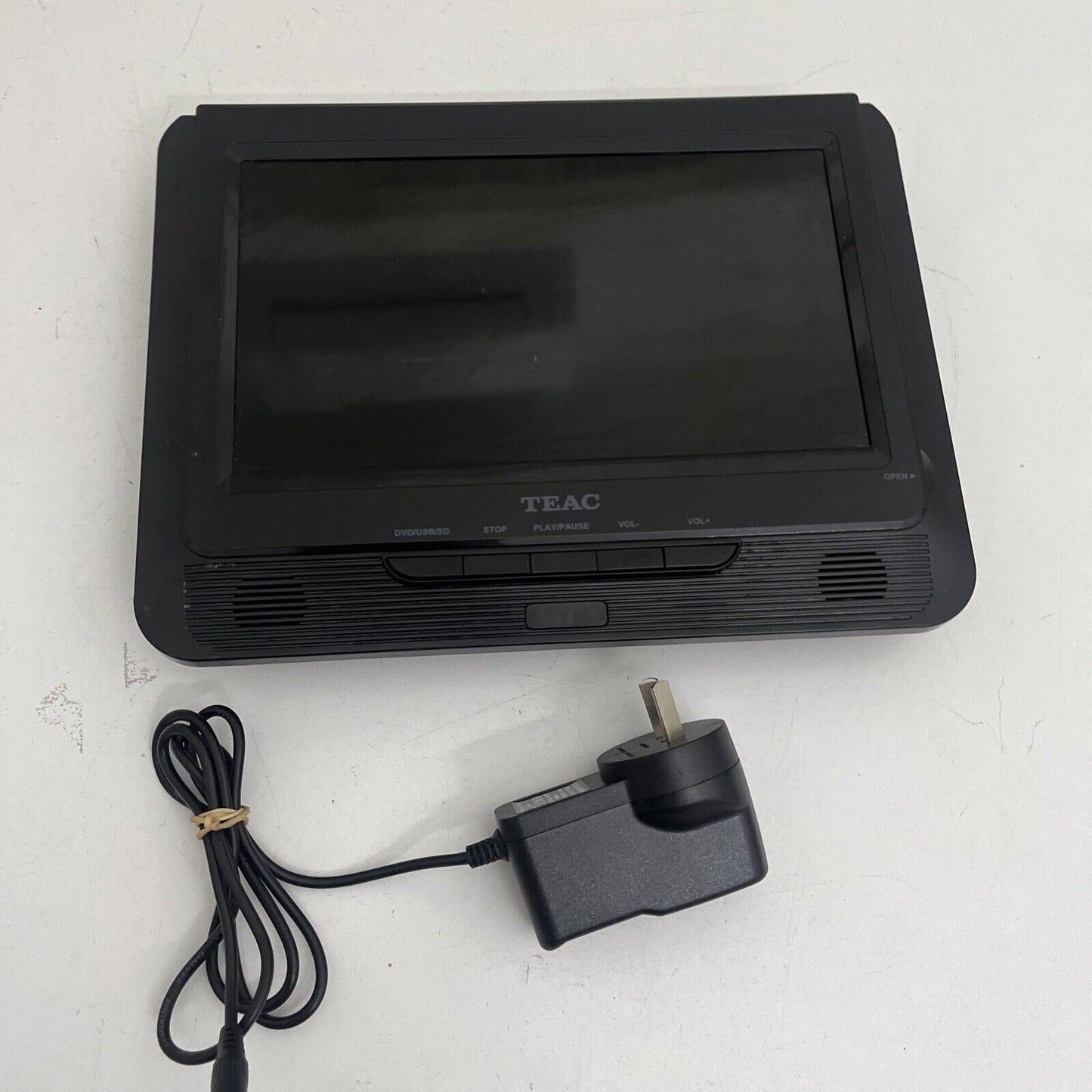 Teac Portable DVD Player 9" DVP902T *No Remote & Single Screen*