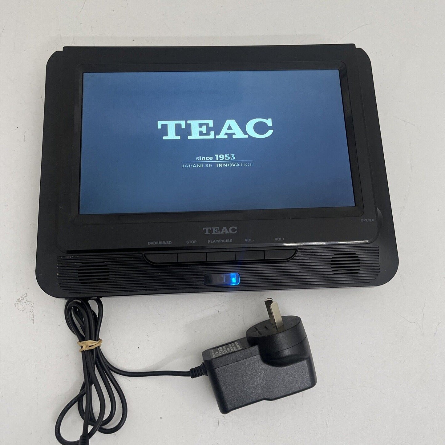 Teac Portable DVD Player 9" DVP902T *No Remote & Single Screen*