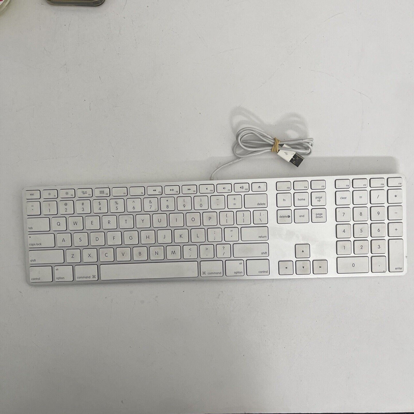 Apple Wired USB Keyboard with Numeric Keypad Model A1243 Mb110ll/a