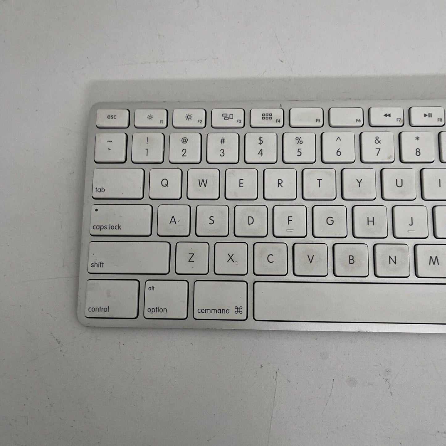 Apple Wired USB Keyboard with Numeric Keypad Model A1243 Mb110ll/a