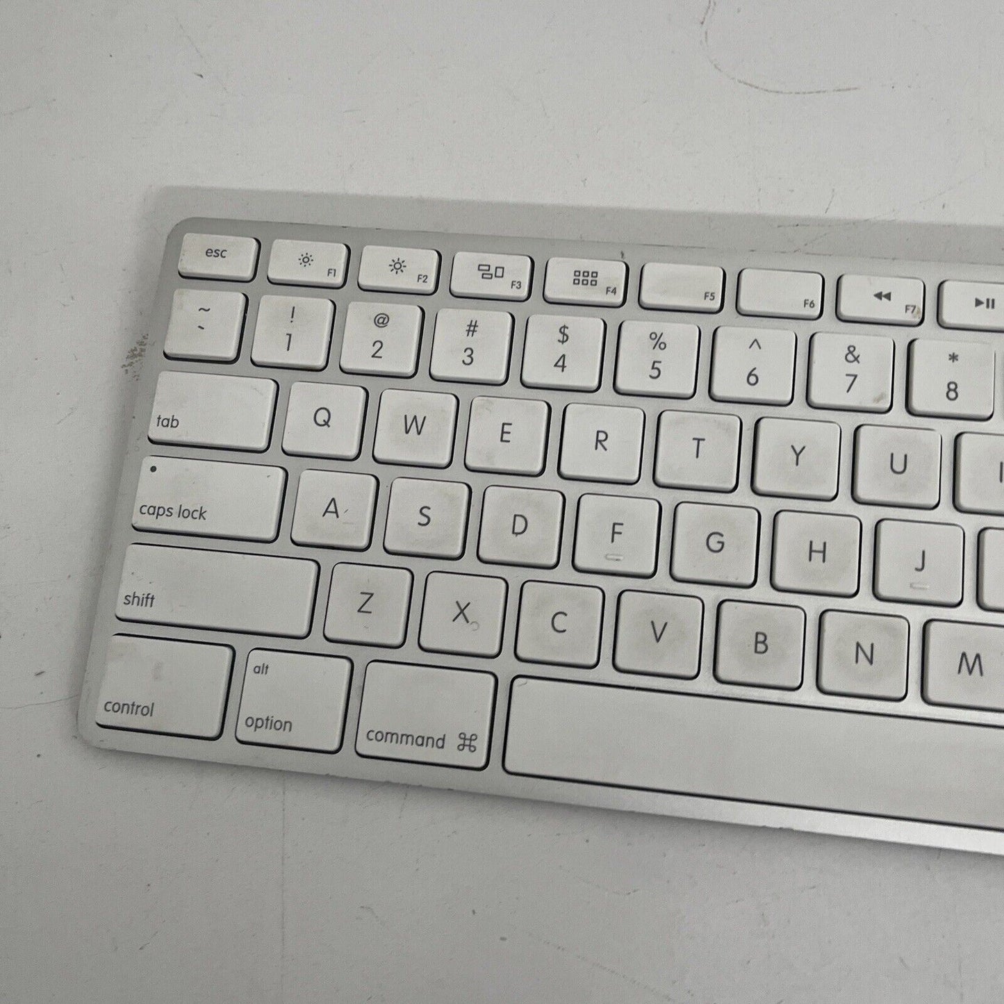 Apple Wired USB Keyboard with Numeric Keypad Model A1243 Mb110ll/a