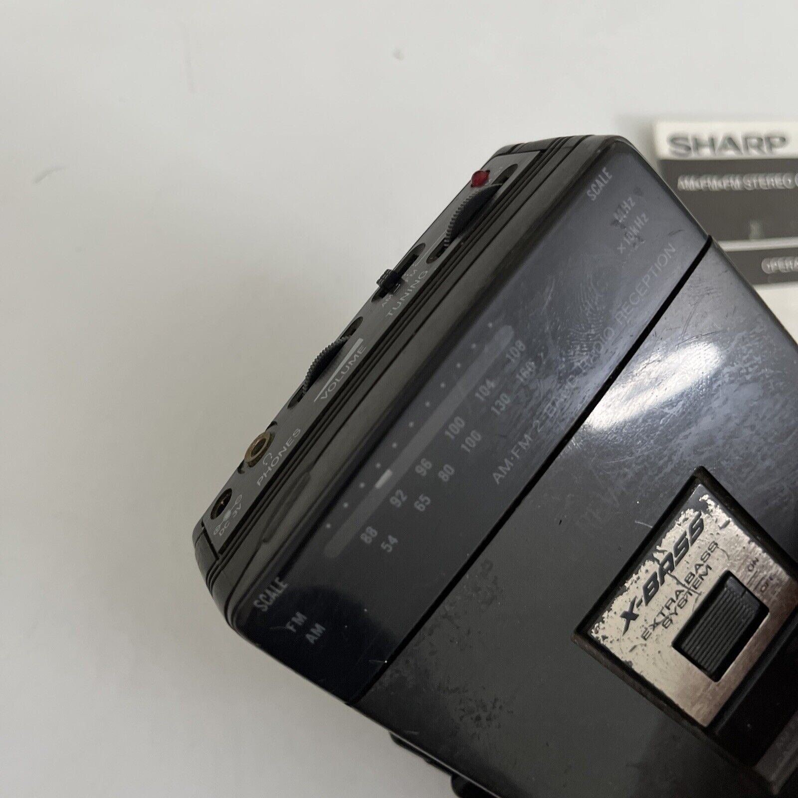 Lecteur de cassette stéréo vintage cool Sharp AM FM fonctionne Lecteur de cassette stéréo vintage cool Sharp AM FM fonctionne