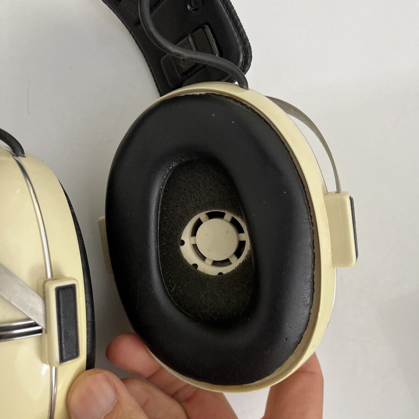 Vintage Pioneer SE-255 Over the Ears Headphones *Missing Left Volume Knob*