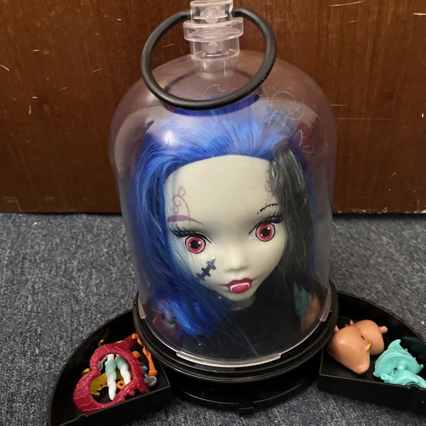 2014 Monster High Gore Geous Ghoul The Anti Styling Head With Accessories Mattel