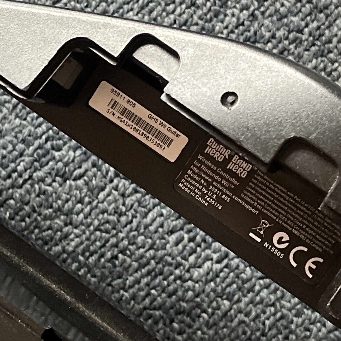 2x Guitar Hero Rock Band Wireless Guitar for Nintendo Wii 95911.805