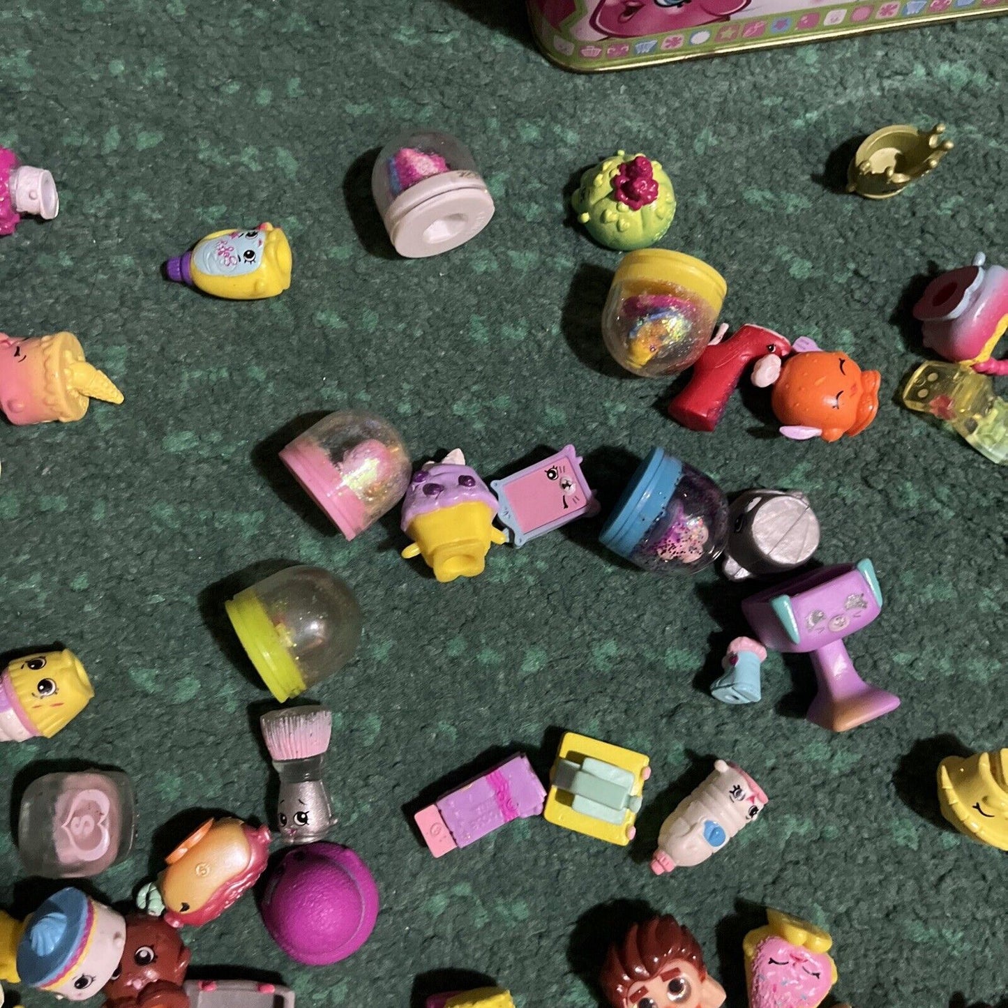 169x Shopkins Figures with Case