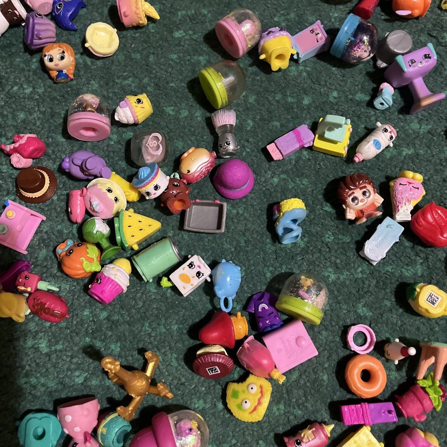 169x Shopkins Figures with Case