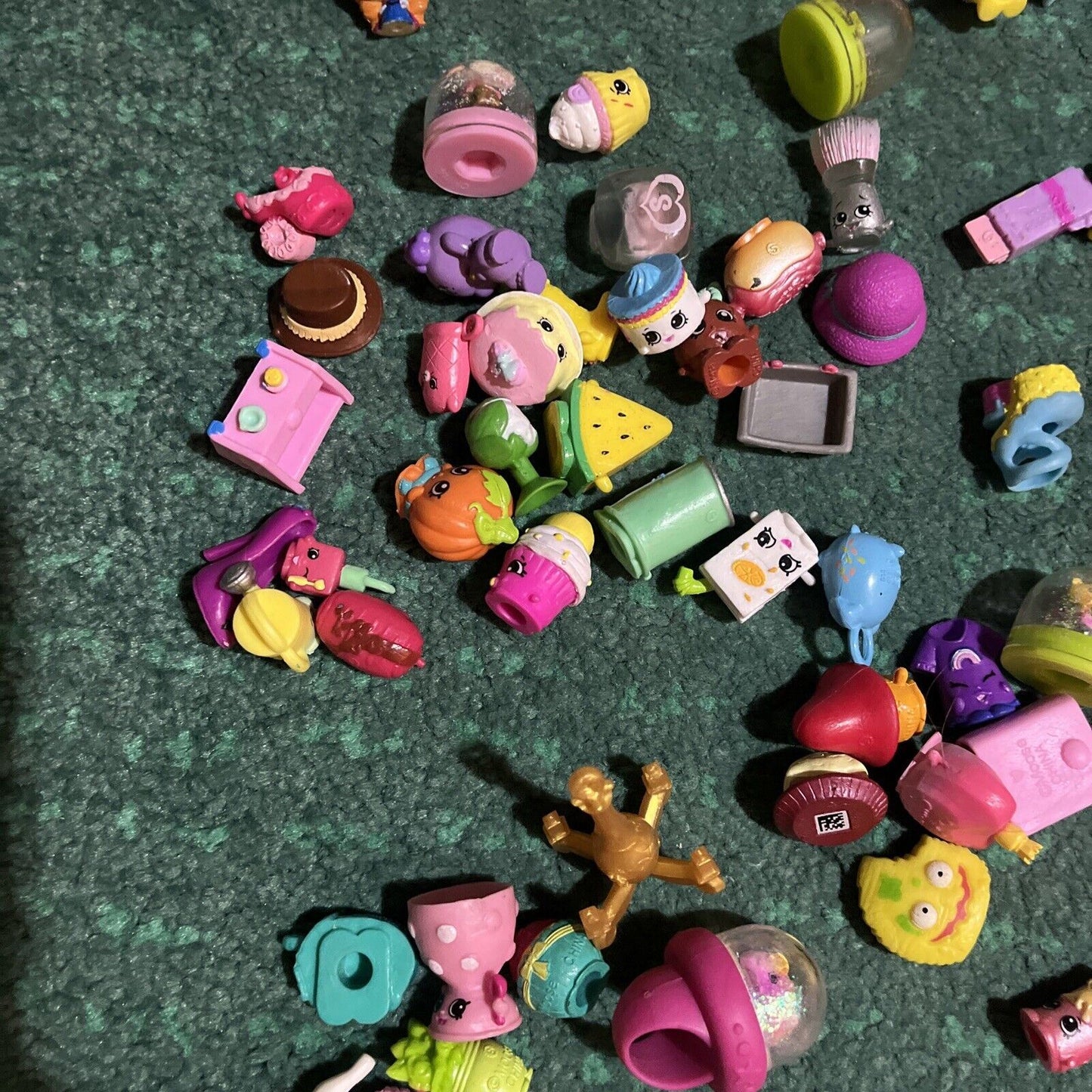 169x Shopkins Figures with Case