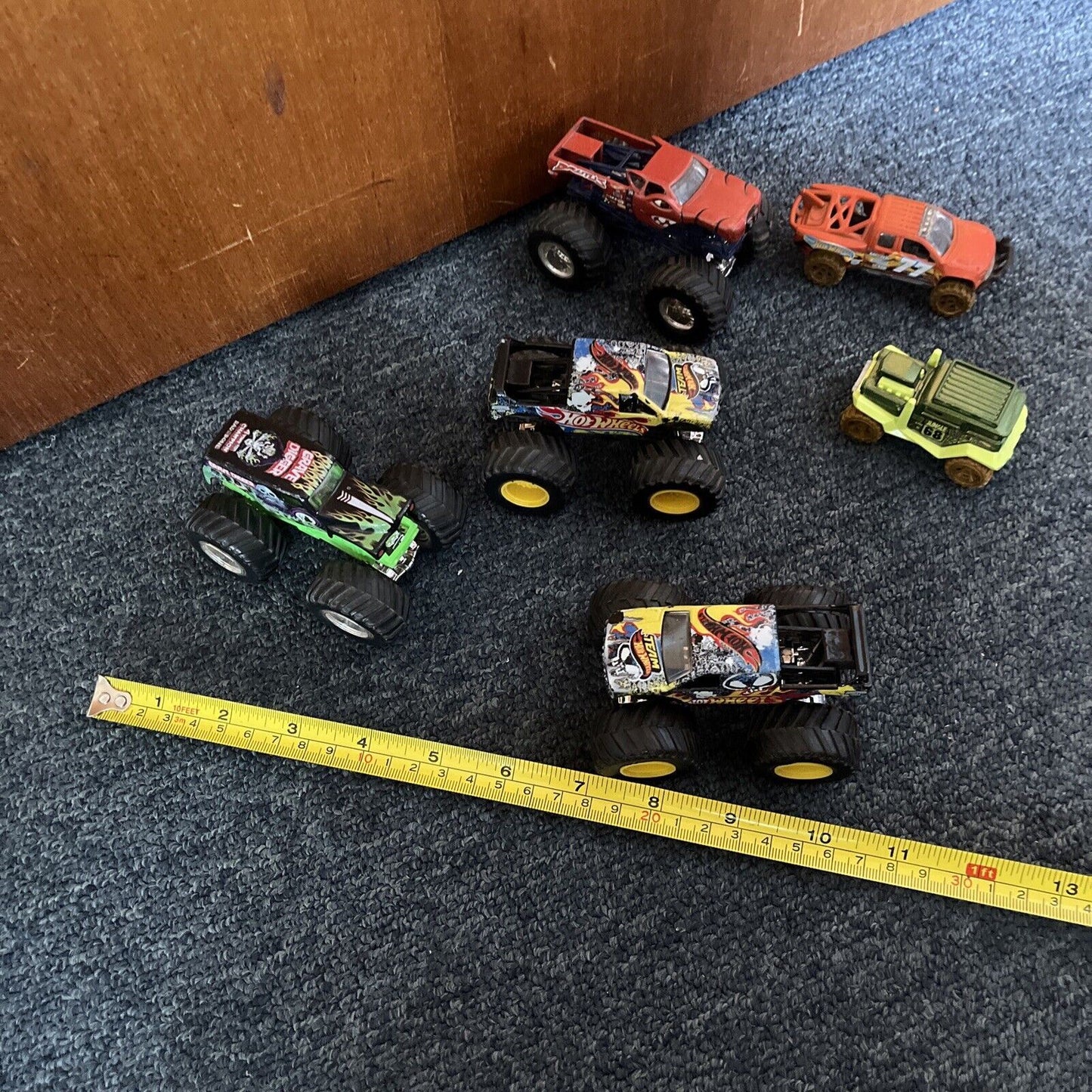 6x Mattel Hot Wheels: 4x Monster Trucks & 2x Cars Grave Digger