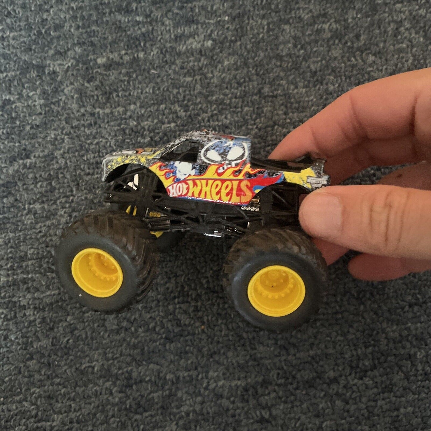 6x Mattel Hot Wheels: 4x Monster Trucks & 2x Cars Grave Digger