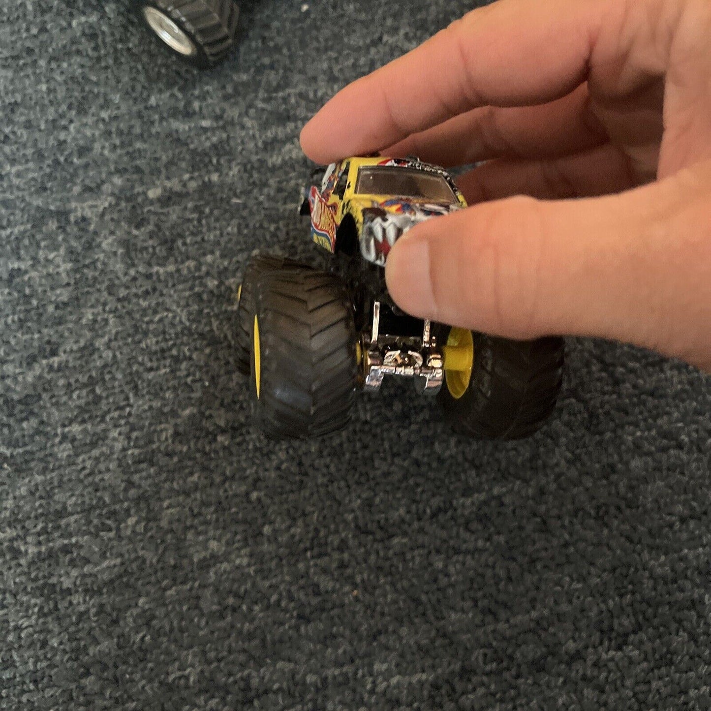 6x Mattel Hot Wheels: 4x Monster Trucks & 2x Cars Grave Digger