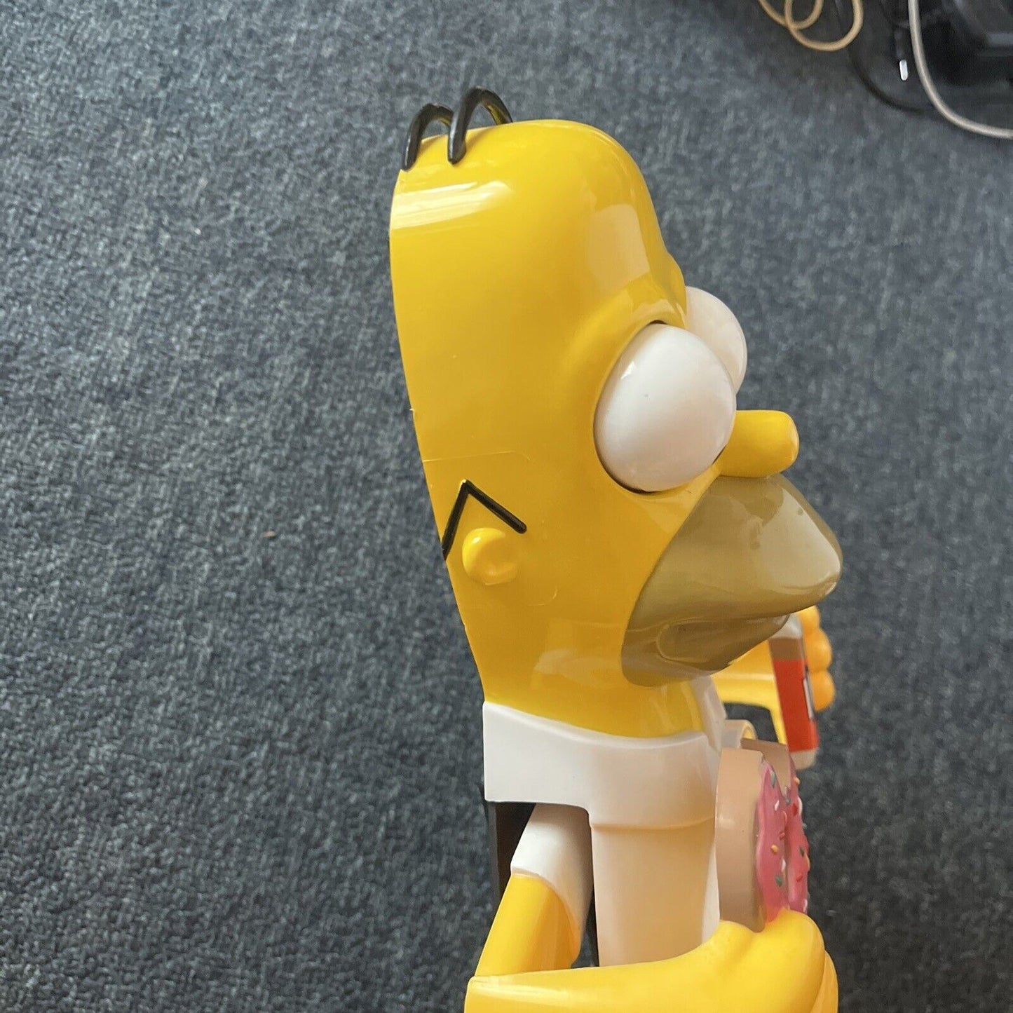 Homer Simpson Wall Clock with Moving Arms Donut Duff Beer 2009