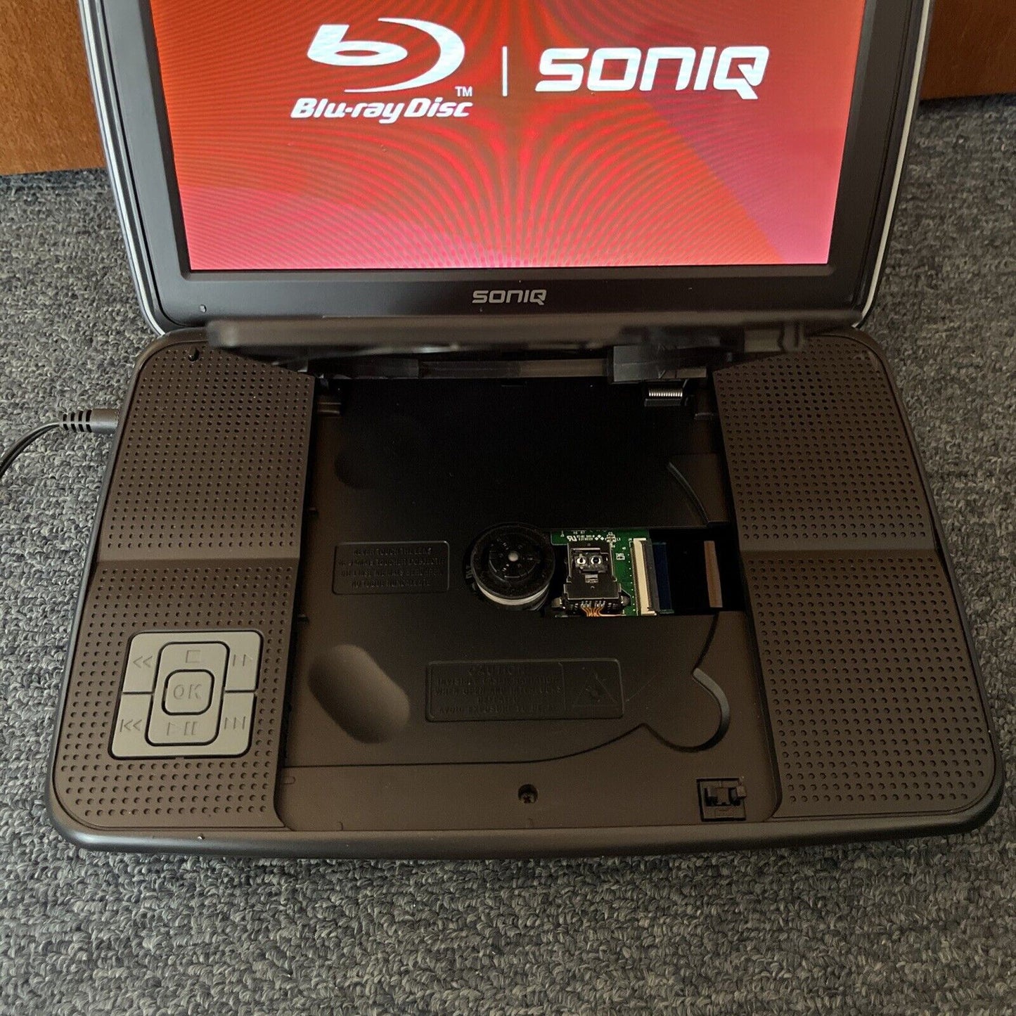 Soniq 10" Portable Bluray DVD Player PB100-AU Region B & 4