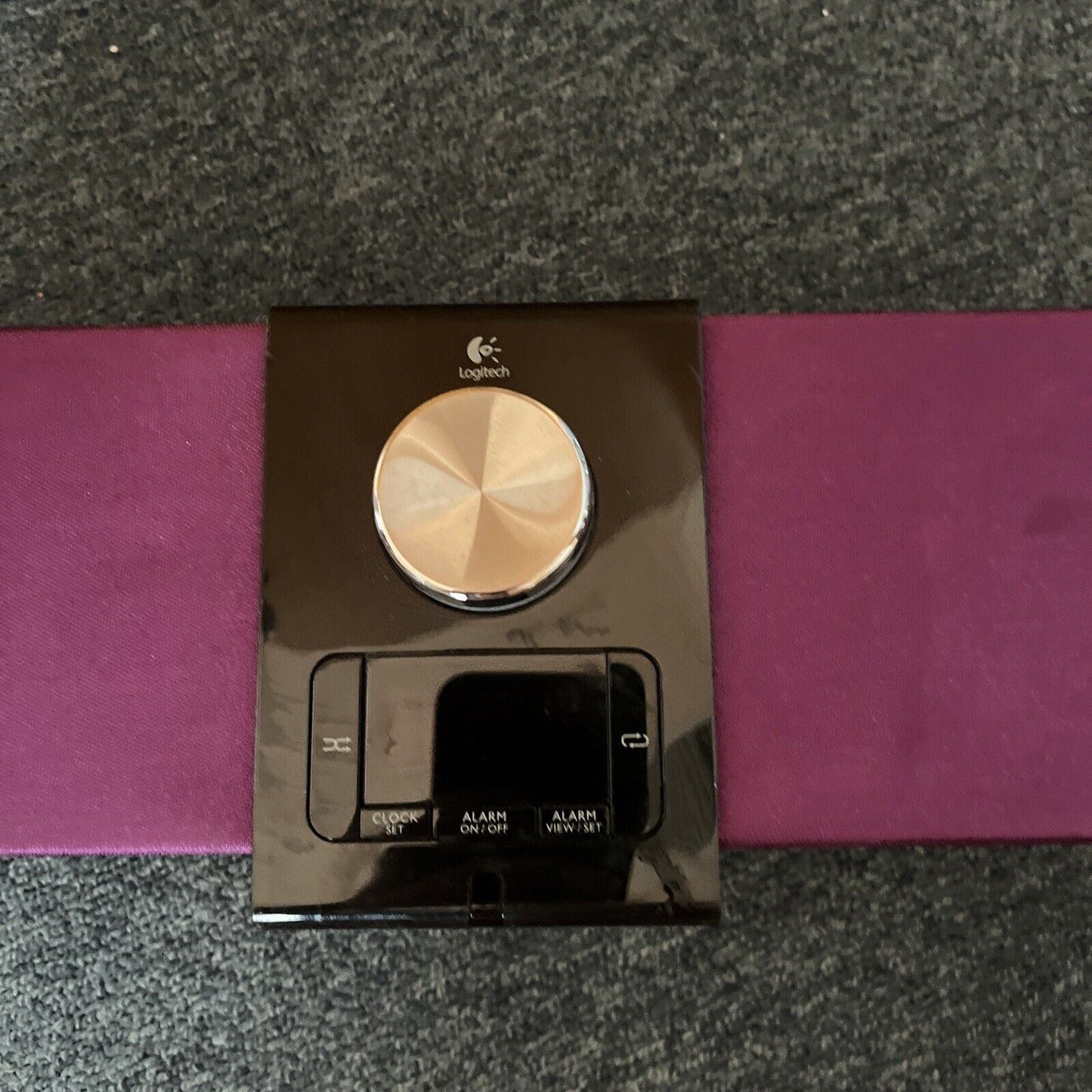 Logitech Pure-Fi Express Plus 30-Pin iPod Dock Speaker Alarm Clock S-0067