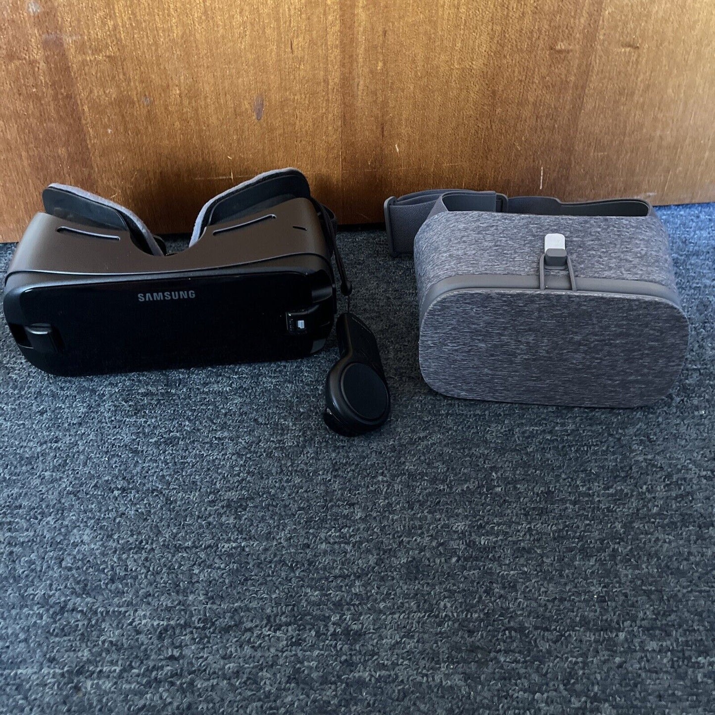 Samsung SM-R324 Gear VR (with Controller) & Google Daydream View (No Controller)