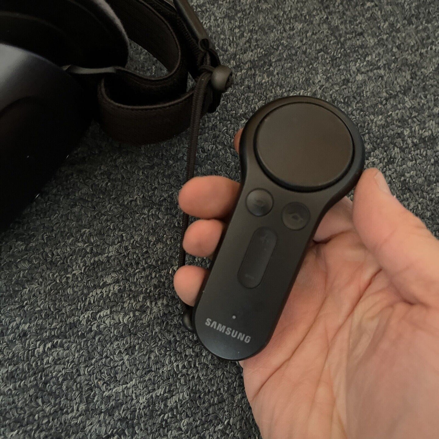 Samsung SM-R324 Gear VR (with Controller) & Google Daydream View (No Controller)