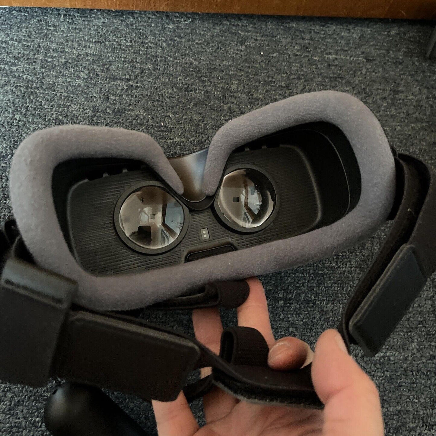 Samsung SM-R324 Gear VR (with Controller) & Google Daydream View (No Controller)