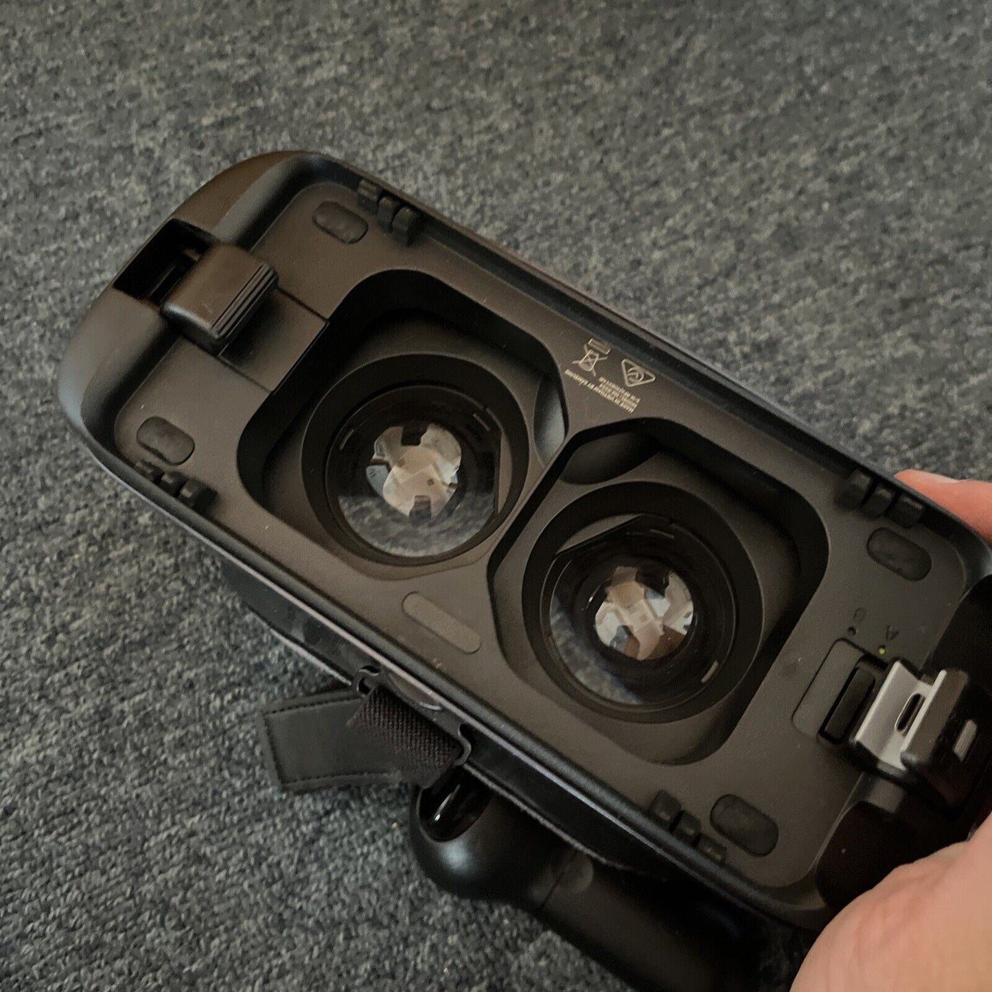 Samsung SM-R324 Gear VR (with Controller) & Google Daydream View (No Controller)