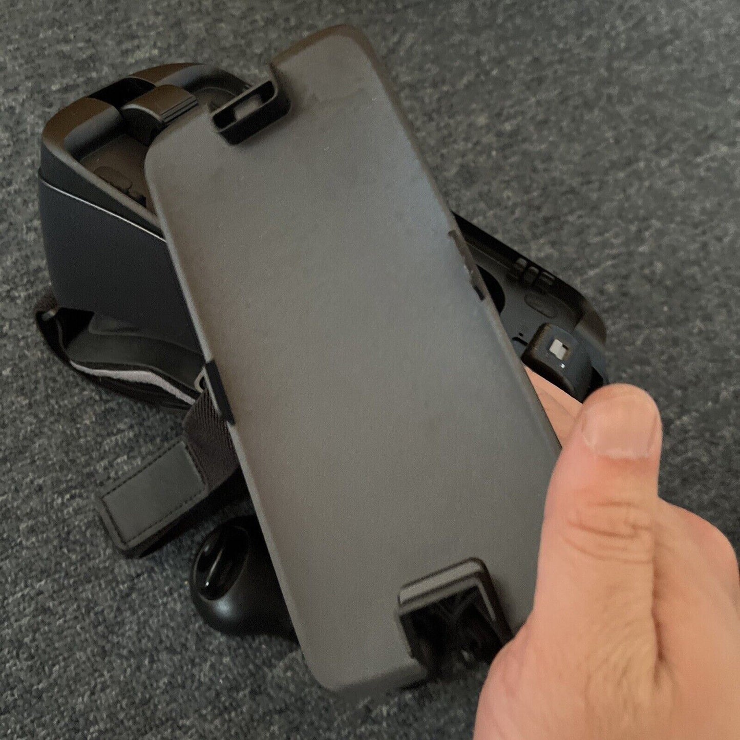 Samsung SM-R324 Gear VR (with Controller) & Google Daydream View (No Controller)