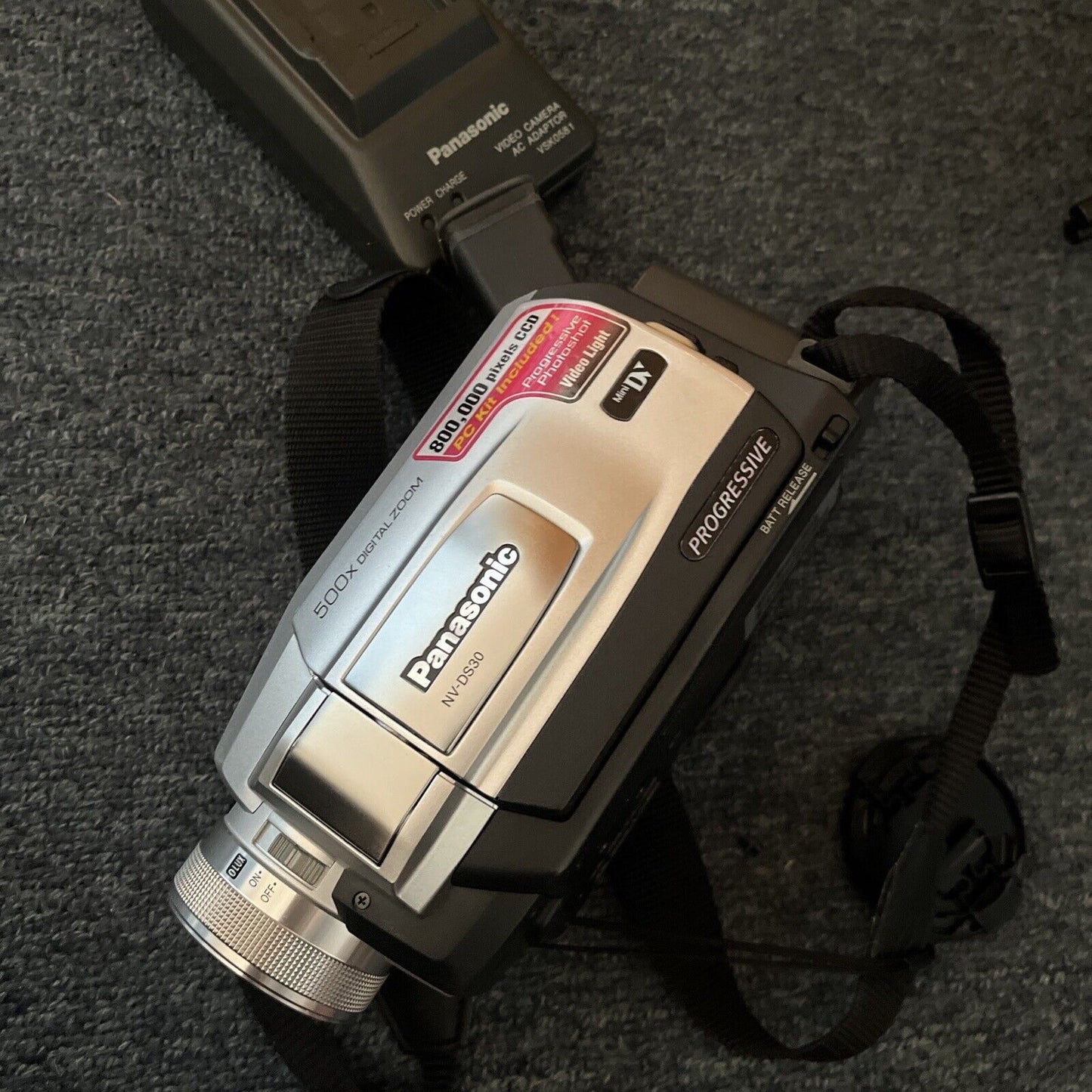 Panasonic NV-DS30 MiniDV Video Camcorder