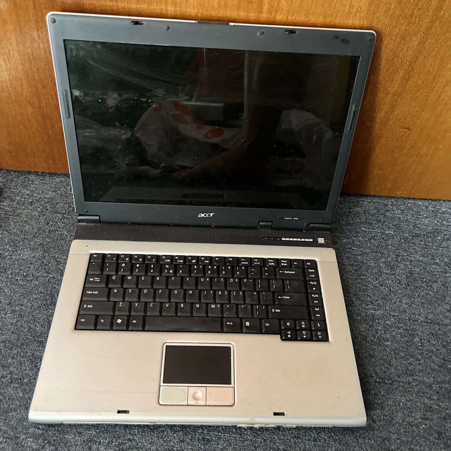 Acer 1640 Series ZL8 Laptop 2gb RAM 15" 60gb HDD *for parts or repair*