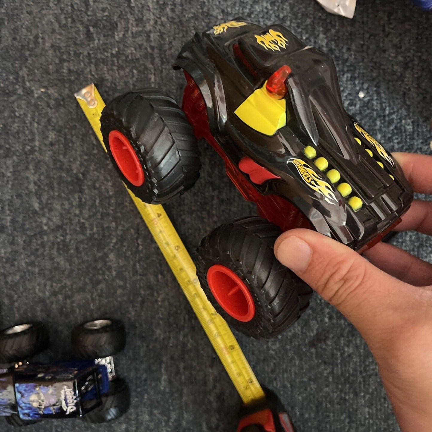 12x Monster Truck Hot Wheels & 1x Car Barbarian Grave Digger Avenger