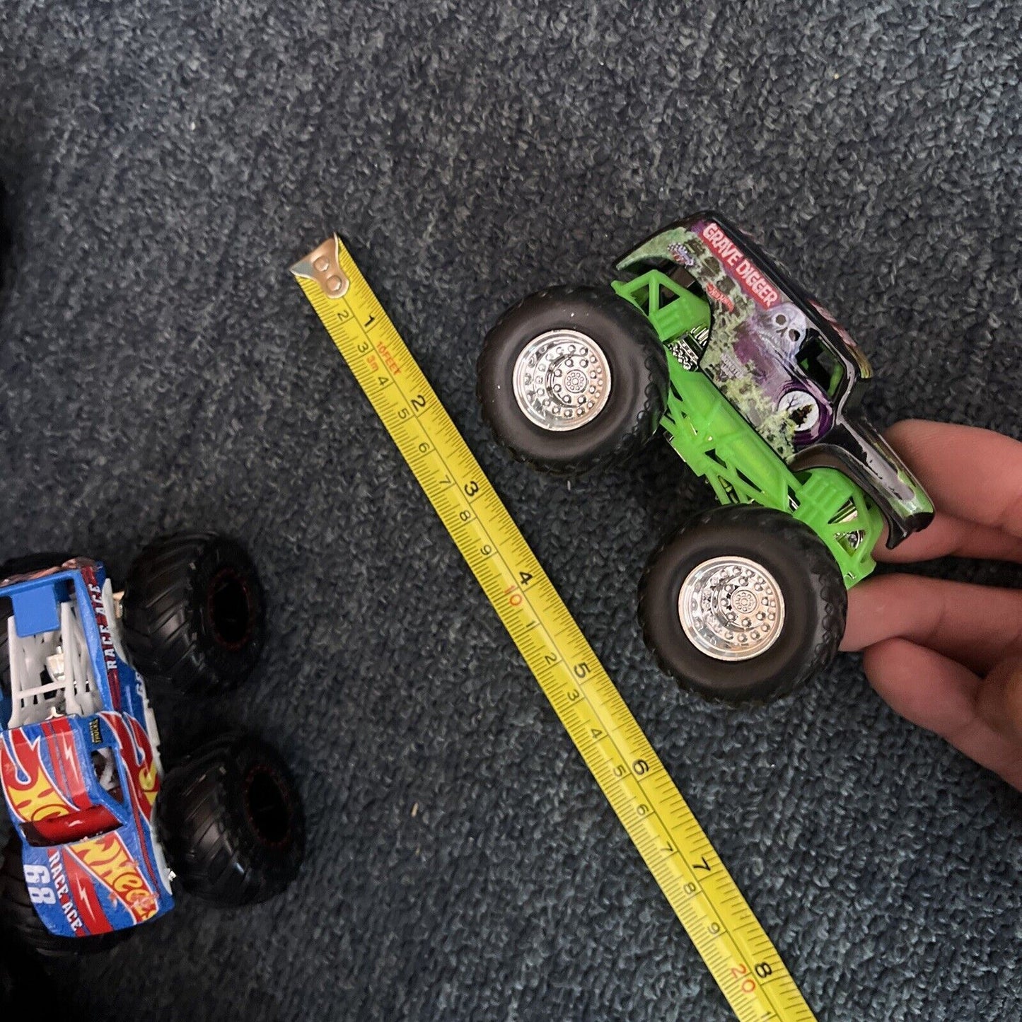 12x Monster Truck Hot Wheels & 1x Car Barbarian Grave Digger Avenger