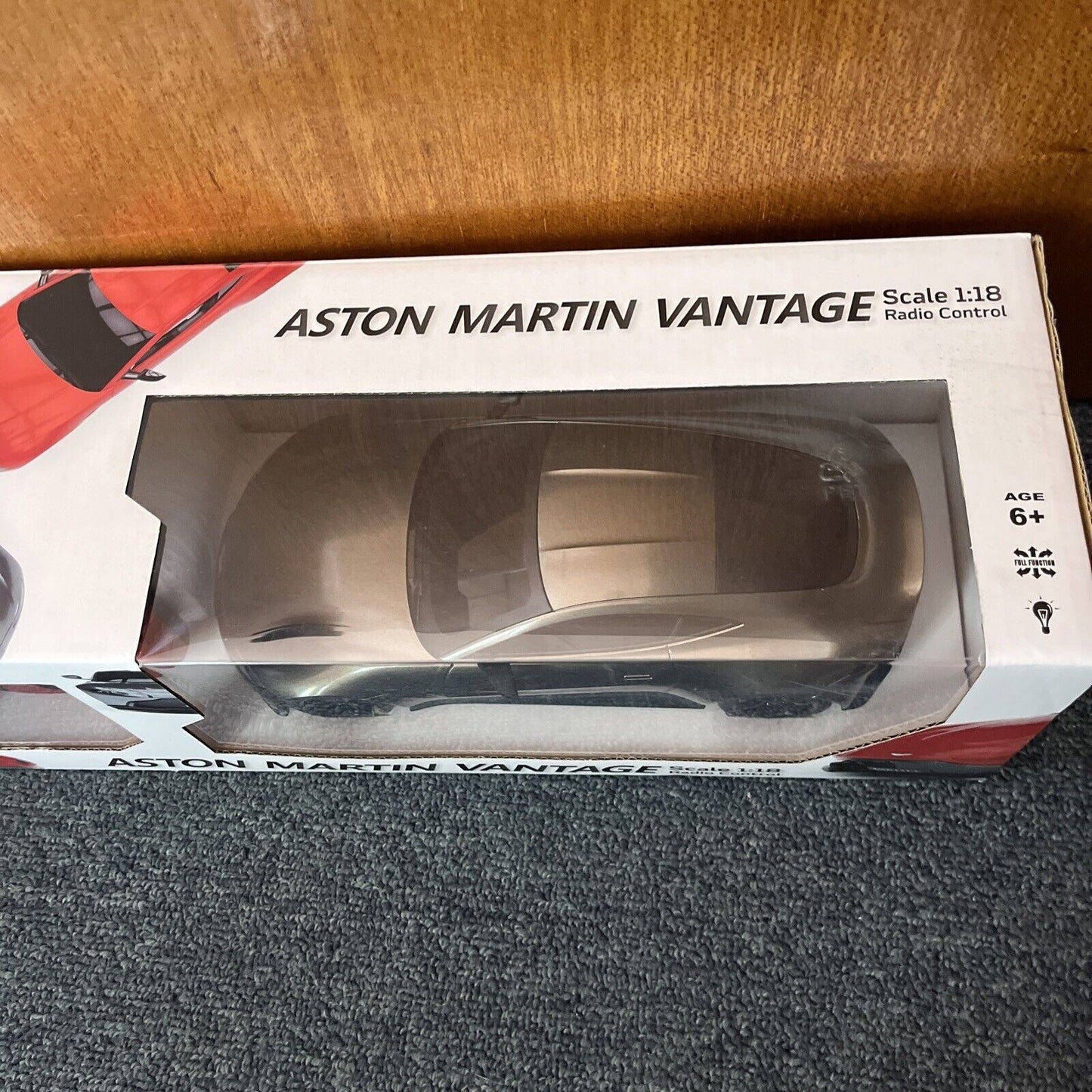 *New* Aston Martin Vantage Radio Control Car 1:18