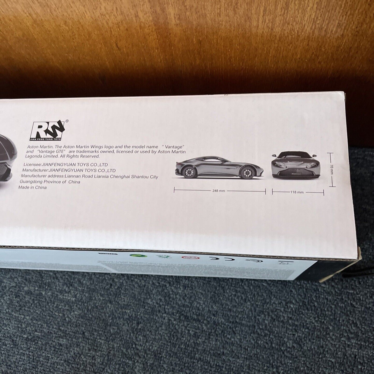 *New* Aston Martin Vantage Radio Control Car 1:18