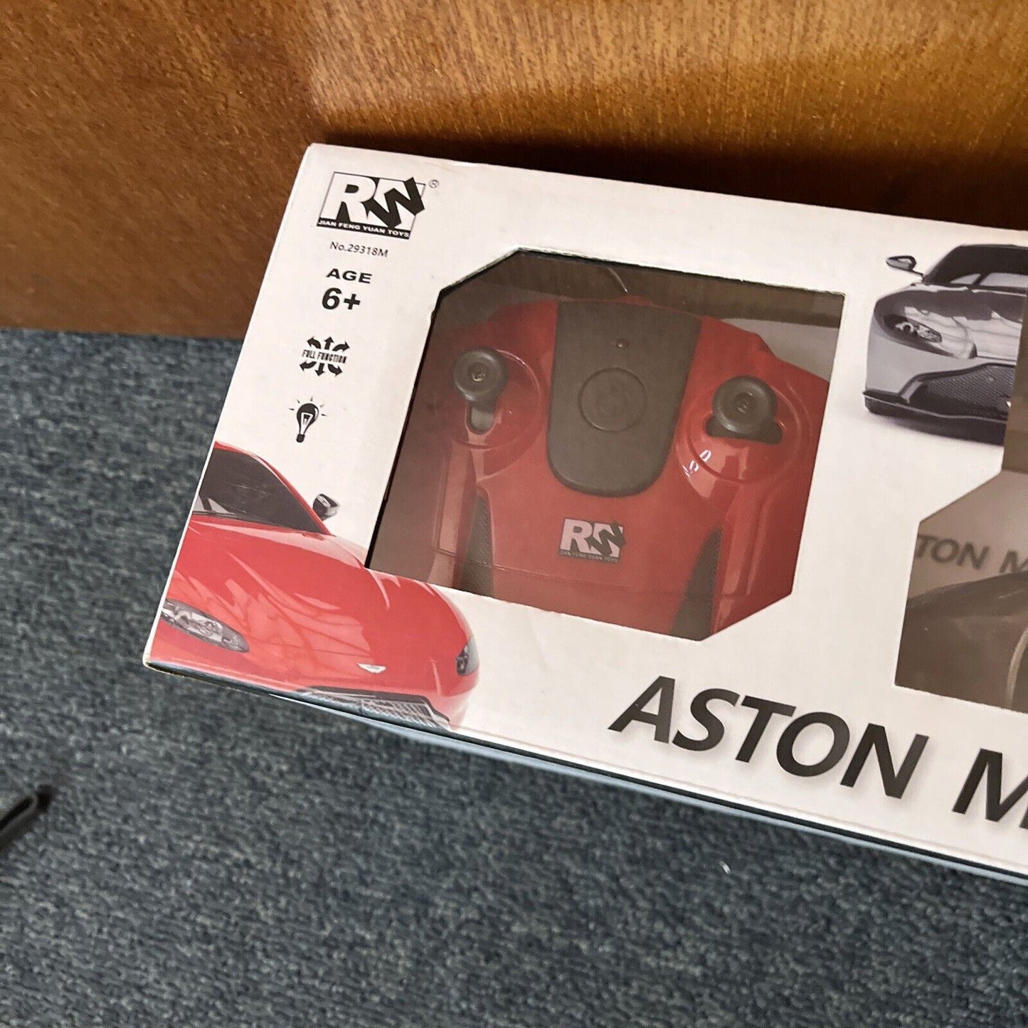 *New* Aston Martin Vantage Radio Control Car 1:18