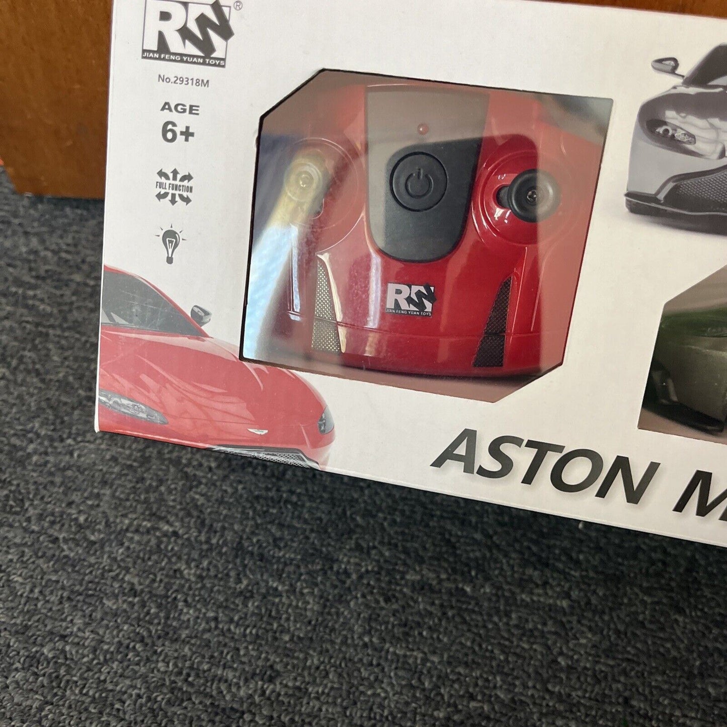 *New* Aston Martin Vantage Radio Control Car 1:18