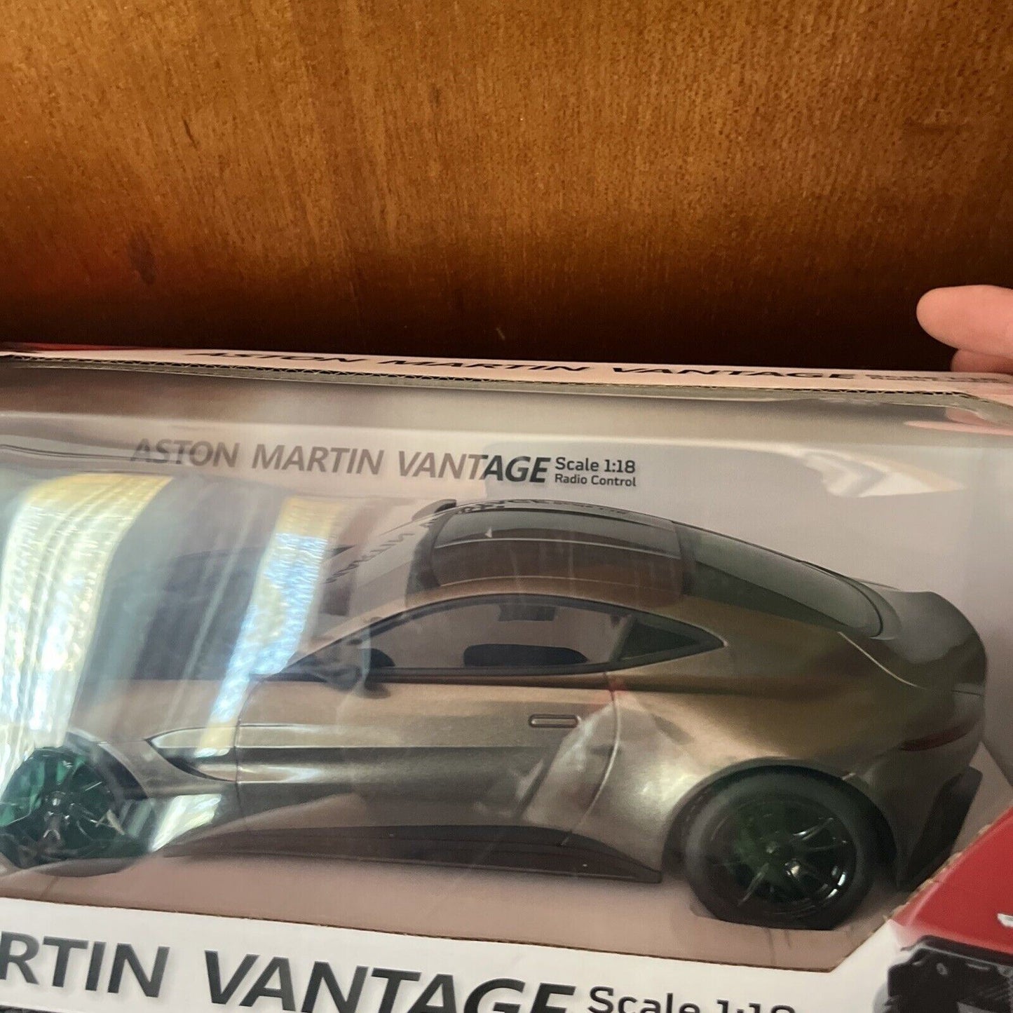 *New* Aston Martin Vantage Radio Control Car 1:18