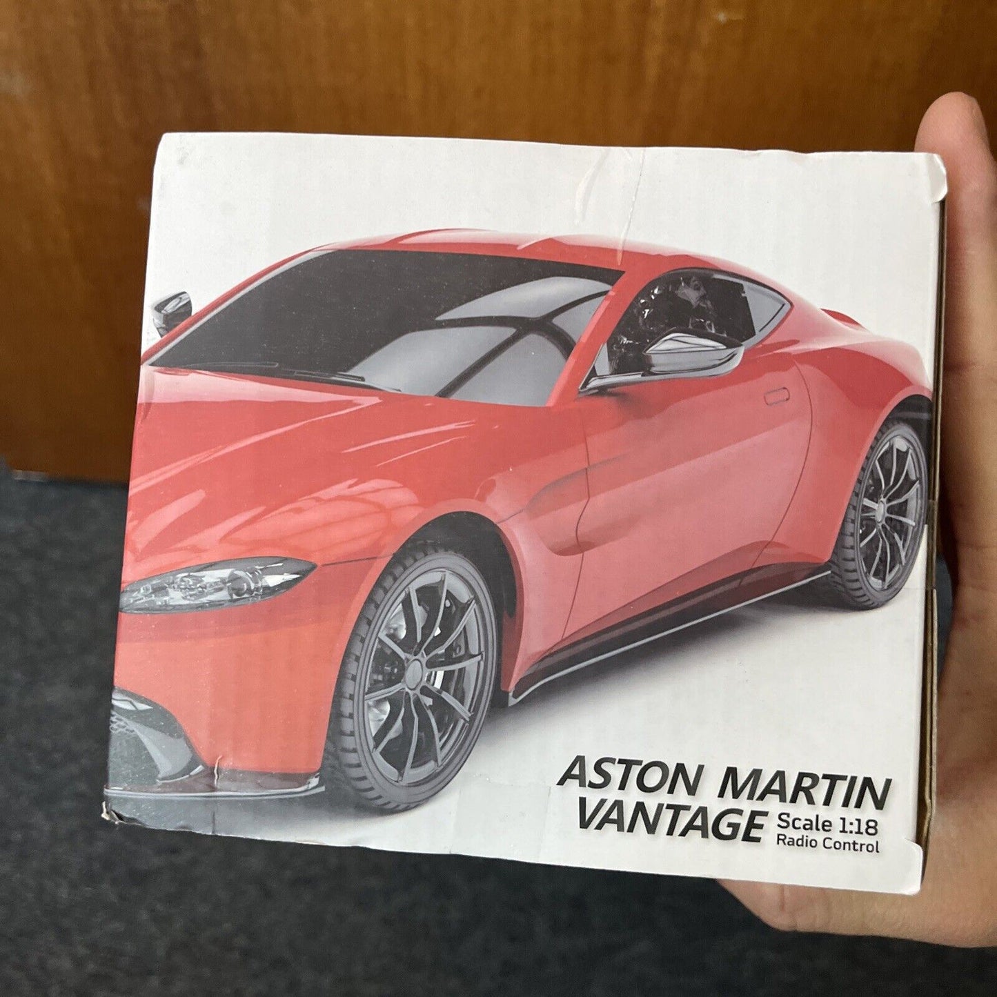 *New* Aston Martin Vantage Radio Control Car 1:18